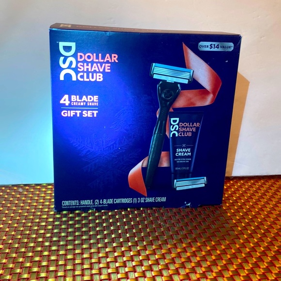 DOLLAR SHAVE CLUB Other - DOLLAR SHAVE CLUB 4 BLADE CREAMY SHAVE GIFT SET FOR SENSITIVE SKIN